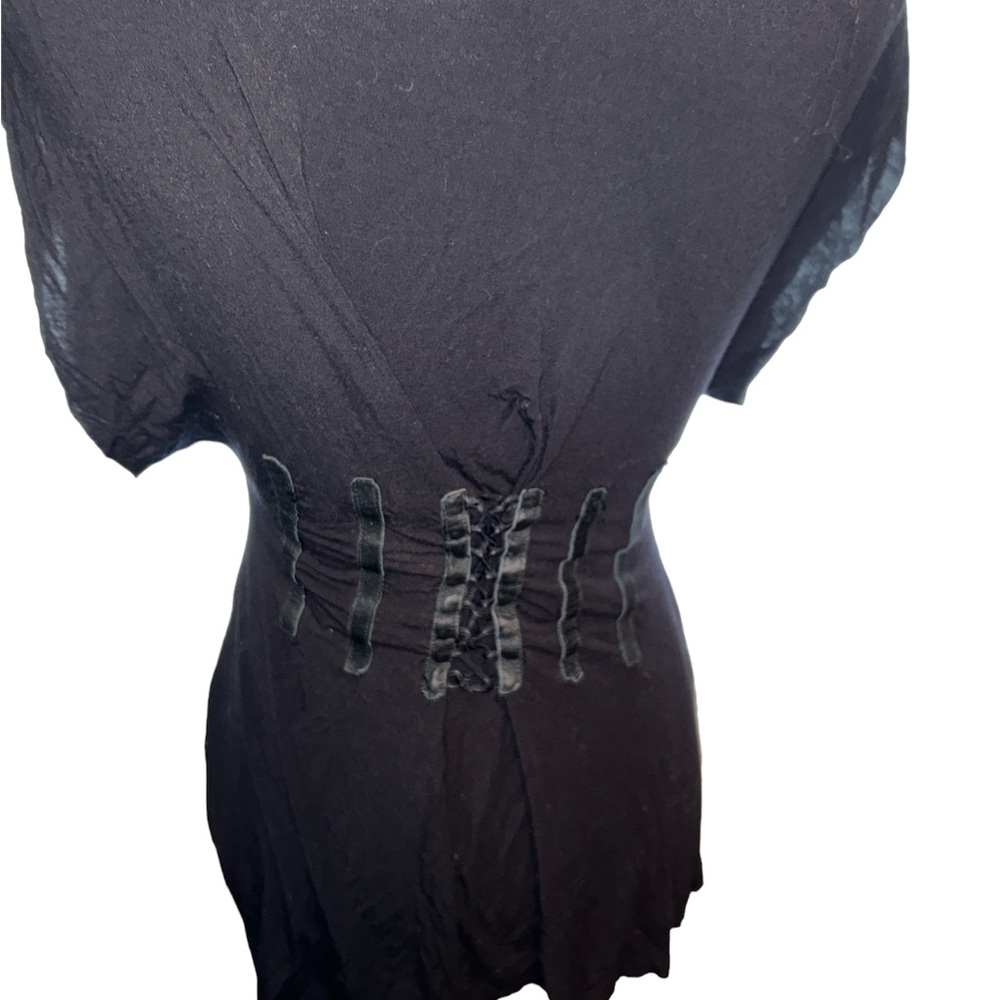 Sexy yet classy bodice detail top sz sm - Picture 4 of 16